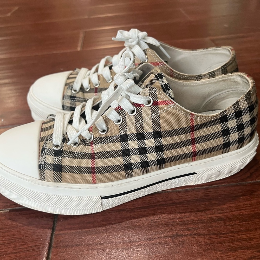 Burberry shoes